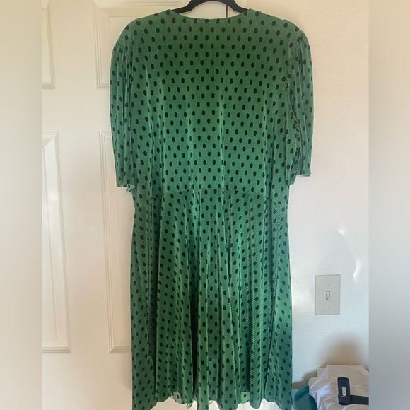 Green and Black Polk-a-Dot ASOS mid-length dress, size 18 - Picture 14 of 14